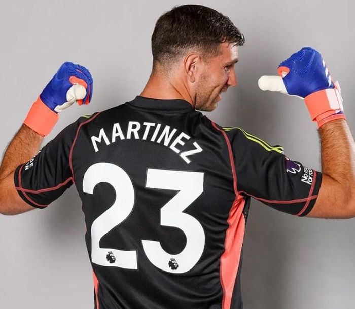 Thủ môn Emi Martinez đã bỏ áo số 1 tại Aston Villa vì lý do tâm linh 513474.