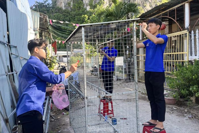Bí thư Đoàn phường Hòa Hải cho biết, Trạm áo phao miễn phí là một sáng kiến mới từ Đoàn phường, nhằm cung cấp hỗ trợ tối ưu cho người dân và du khách khi tắm biển, đồng thời nâng cao hiệu quả phòng chống đuối nước, nhất là vào mùa hè.