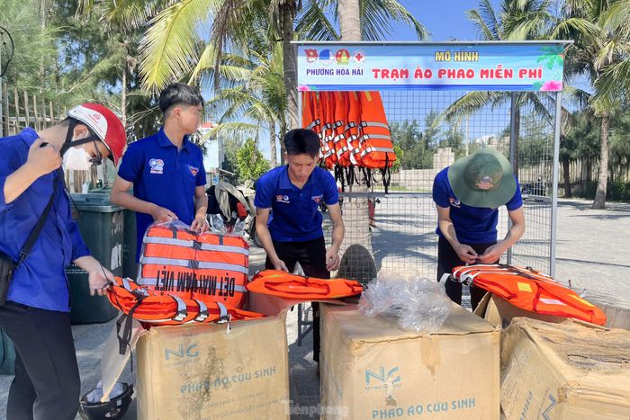 Theo anh Nguyễn Nhớ Hoài - Bí thư Đoàn phường Hòa Hải, mặc dù Trạm áo phao miễn phí chỉ mới được triển khai, nhưng đã nhận được sự ủng hộ nồng nhiệt từ cộng đồng và du khách nhờ vào ý nghĩa và sự tiện lợi của nó. Đây là một phần trong các hoạt động của đơn vị để nâng cao nhận thức và phòng chống đuối nước trong mùa hè.