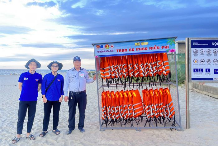 Để bảo đảm mô hình bền vững, Đoàn phường sẽ làm việc với nhân viên Đội cứu hộ để nhắc nhở và tuyên truyền cho người dân và du khách về quy định sử dụng áo phao tại trạm.