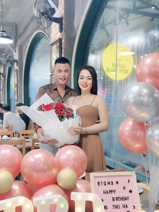 Hiệp Gà tự hào khoe bạn gái mới sau ba cuộc hôn nhân không thành