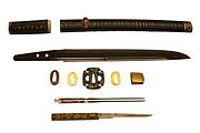 Wakizashi được chế tác bởi Sanpin Masatoshi vào đầu thế kỷ 17. Hiện đang được trưng bày tại Bảo tàng Anh.