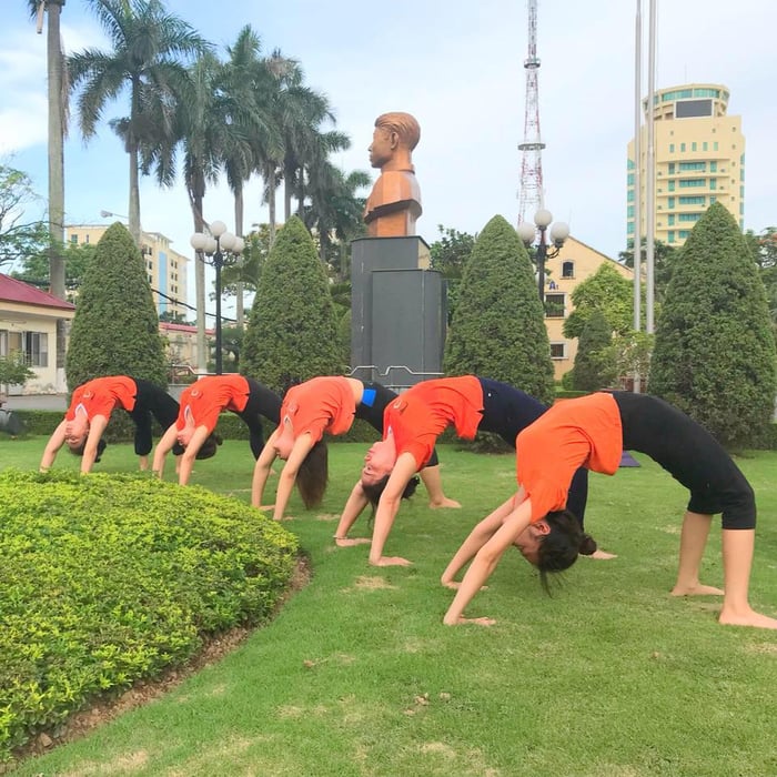 Hình ảnh Yoga Hoa Phượng 2