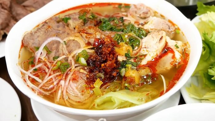 Bún bò Huế cô Hà - Hình Ảnh 2