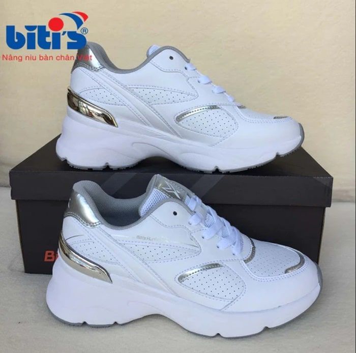 Cửa hàng giày sneaker nổi bật tại quận Bình Tân