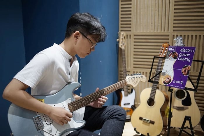 học guitar điện tại Hà Nội