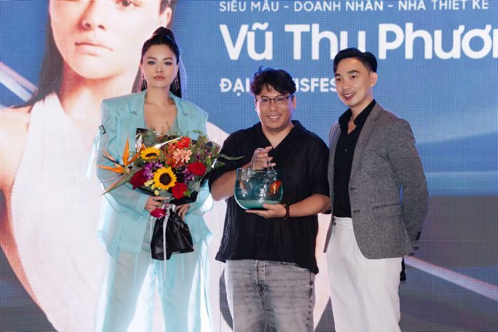 Vũ Thu Phương được công nhận là đại sứ của lễ hội thời trang - Ảnh: BTC