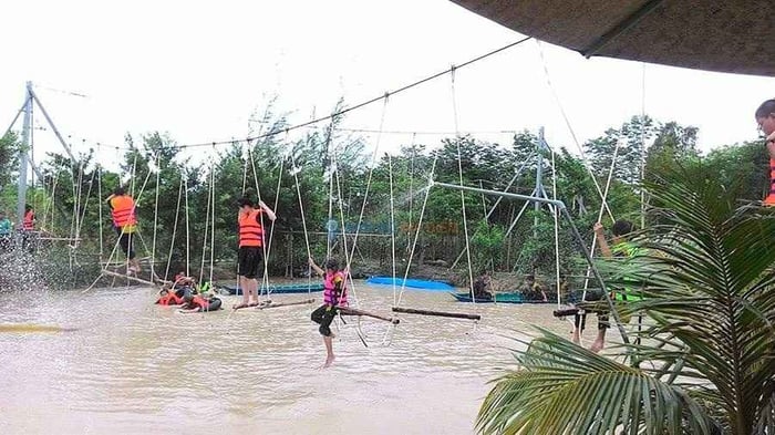 Hồ Câu Toàn Lan