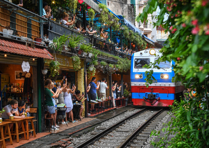 Hanoi Locals Travel 5.png