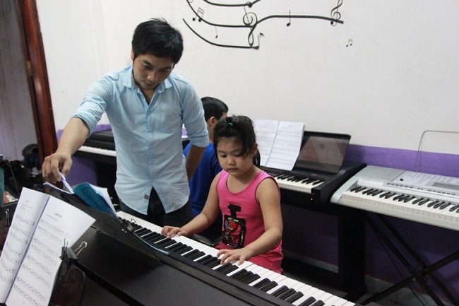 Trung tâm đào tạo âm nhạc Dấu Chấm Đen là một trong những trung tâm hàng đầu dạy đàn piano tại TP. Hồ Chí Minh.