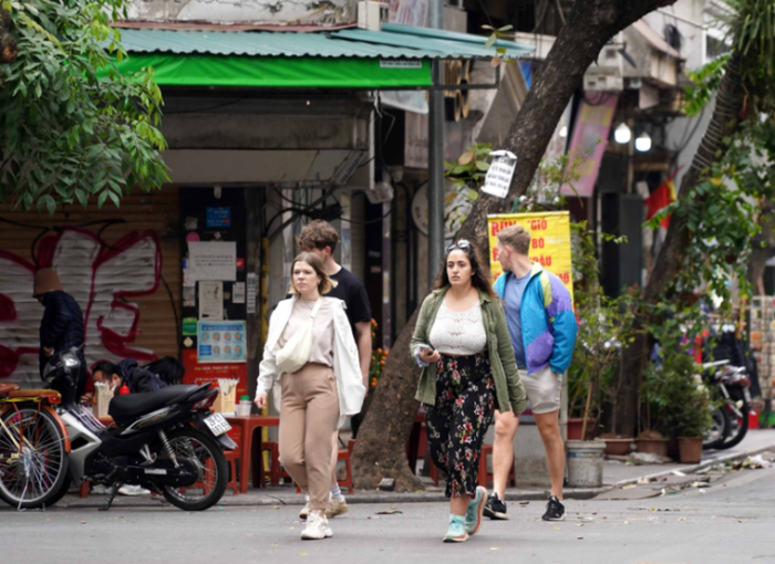 Hanoi Locals Travel 3.png
