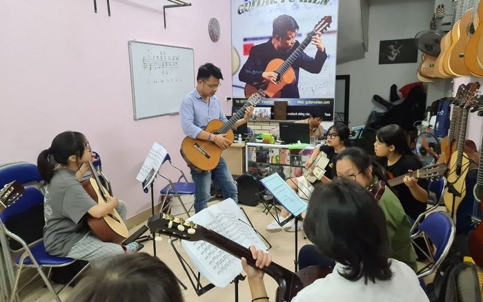 lớp học guitar tại Hà Nội