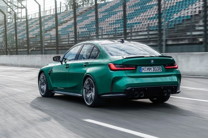 Đại lý hiện đang nhận đặt cọc cho BMW M3 và M4 với mức giá khởi điểm từ 4,999 tỷ đồng. Khách hàng sẽ phải chờ gần một năm mới có thể nhận xe.