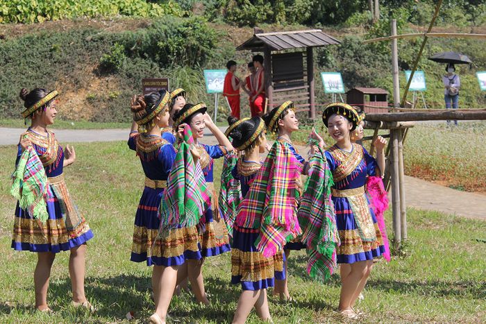 Lễ hội truyền thống này của người dân vùng cao rất đặc sắc, thu hút nhiều du khách mong muốn được trải nghiệm một lần trong mùa xuân. ảnh 1