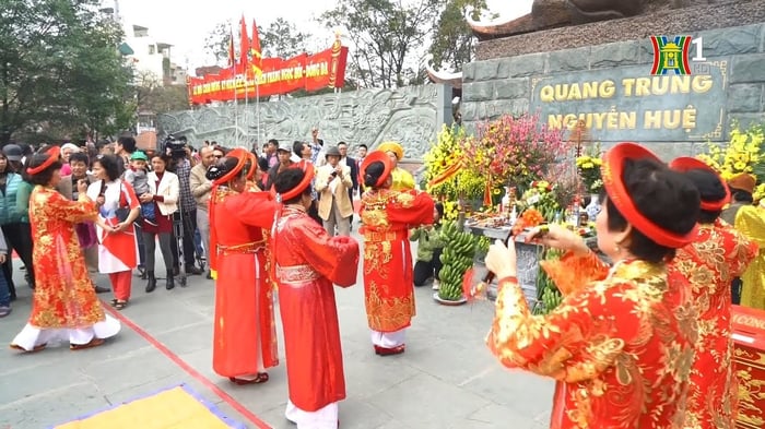 Lễ hội này được tổ chức để kỷ niệm chiến thắng lừng lẫy và tri ân công lao vĩ đại của vua Quang Trung tại gò Đống Đa. ảnh 1