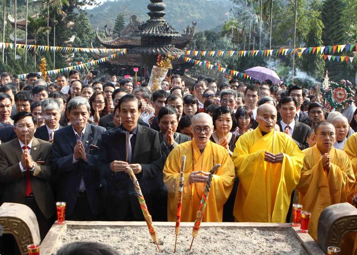 Lễ hội Chùa Hương, còn được gọi là Trẩy hội Chùa Hương, là một sự kiện văn hóa đặc sắc của Việt Nam, tổ chức tại Mỹ Đức, Hà Nội. ảnh 1