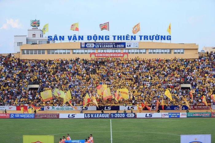 Sân bóng này nổi bật nhất ở V-League với sự sôi động. Hình ảnh 2