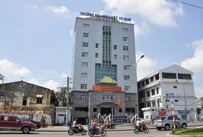 Trường Đại học Luật TP. Hồ Chí Minh nằm trong Top 10 trường đại học công lập xuất sắc nhất TP. Hồ Chí Minh