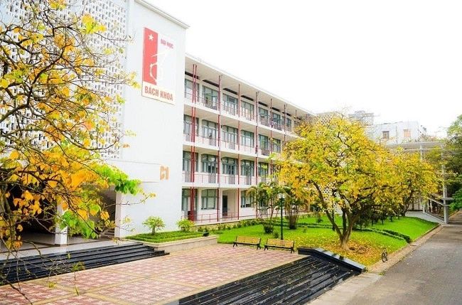 Đại học Bách Khoa Hà Nội nằm trong danh sách 10 trường đại học có khuôn viên xanh đẹp nhất Việt Nam