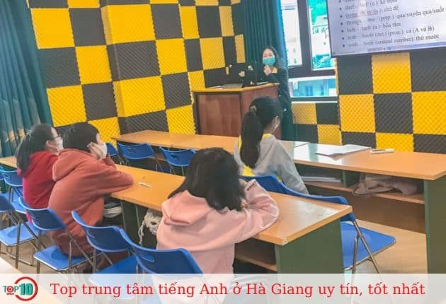 Kiến Vàng English