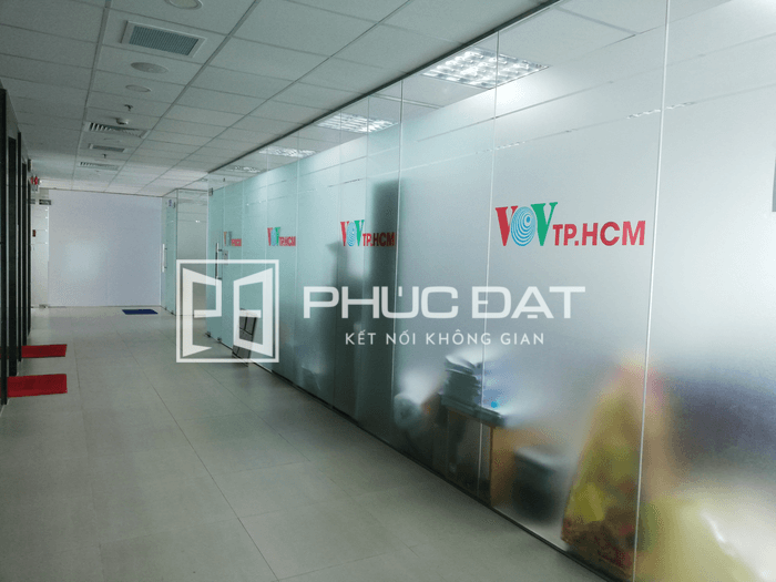 vách kính cường lực tại Hà Nội