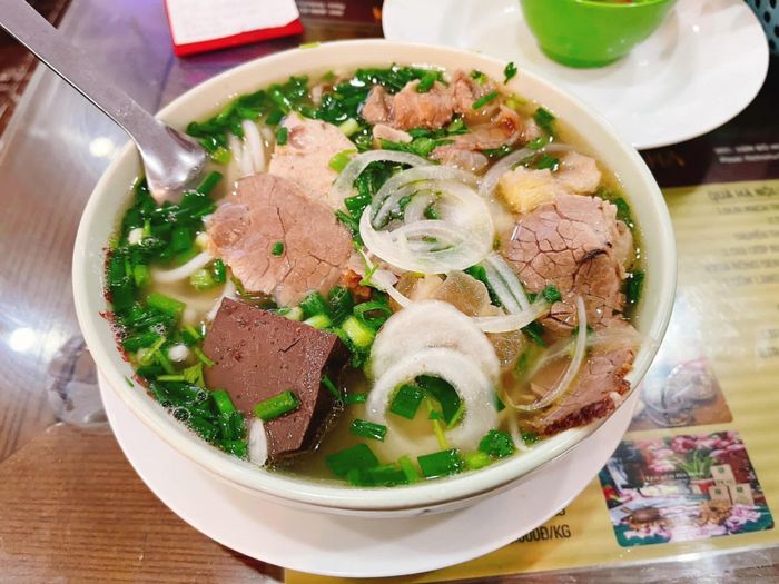 Bún bò Huế O Hà hình 2