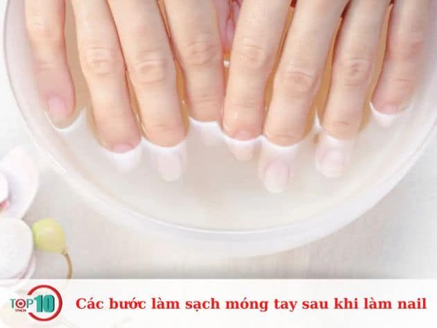 Hướng dẫn làm sạch móng tay sau khi làm nail