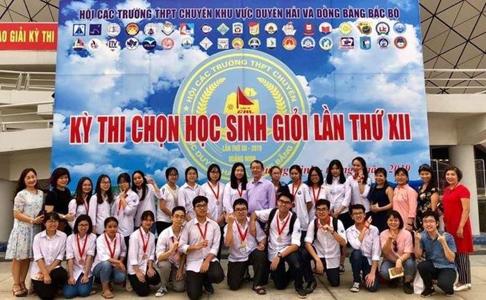 Ảnh 3 của Trường THPT Chuyên Ngoại ngữ