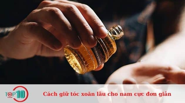 Sử dụng dầu dưỡng ít nhất một lần mỗi tháng