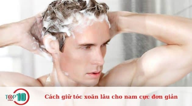 Sử dụng dầu gội và dầu xả giàu dưỡng ẩm