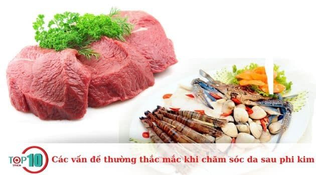 Phi kim có được ăn hải sản và thịt bò không?