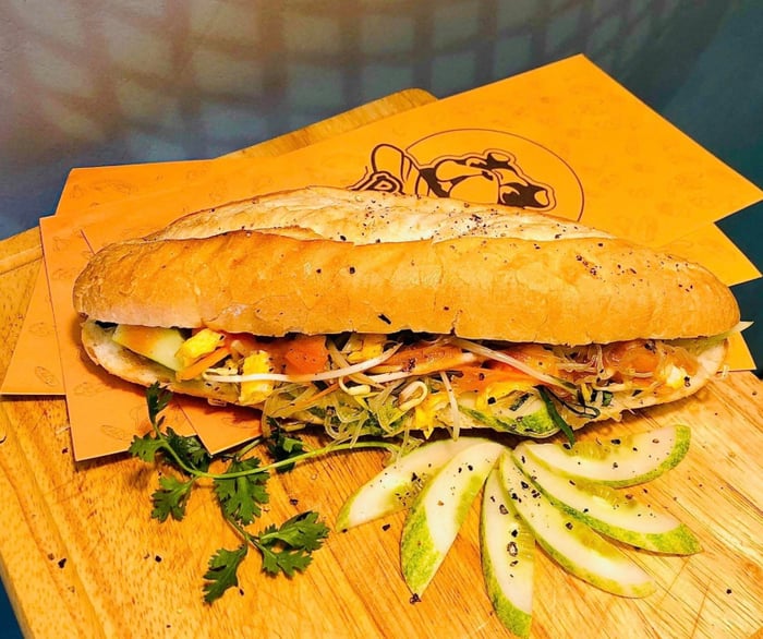 Hình ảnh Bánh mì Bull Bự 2