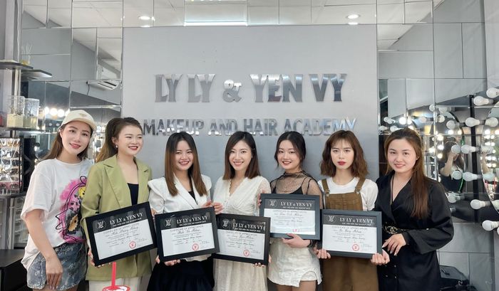 Học viện LYLY & YẾNVY Makeup Hair - Ảnh 1