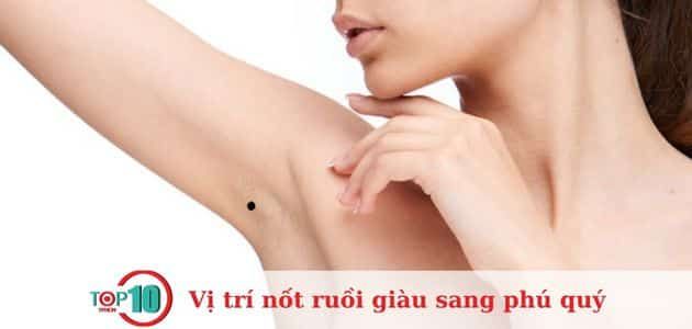 Nốt ruồi ở dưới nách