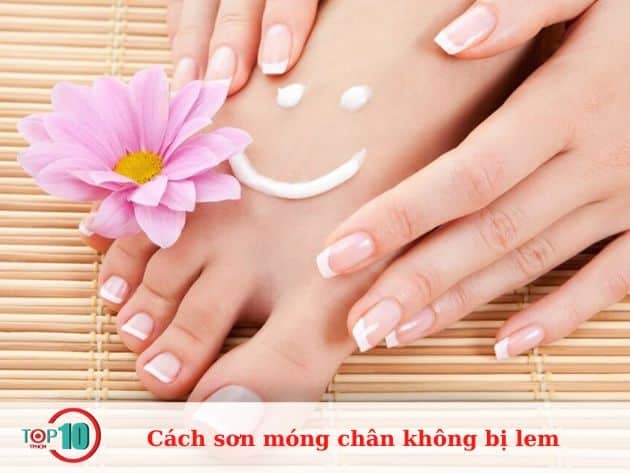 Mẹo sơn móng chân không bị lem