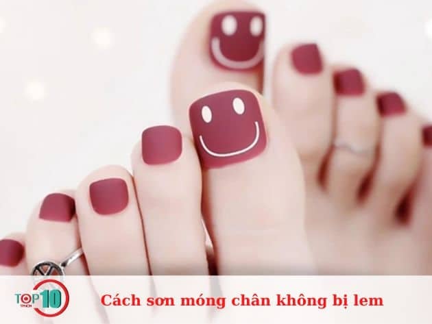 Mẹo sơn móng chân không bị lem