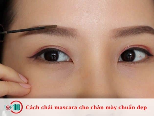 Cách chải mascara cho chân mày chuẩn đẹp