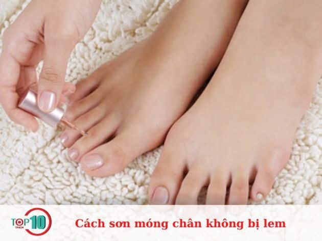 Mẹo sơn móng chân không bị lem