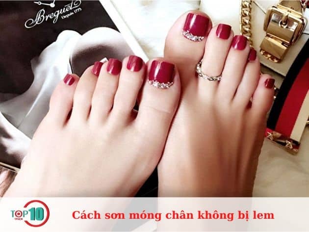 Mẹo sơn móng chân không bị lem