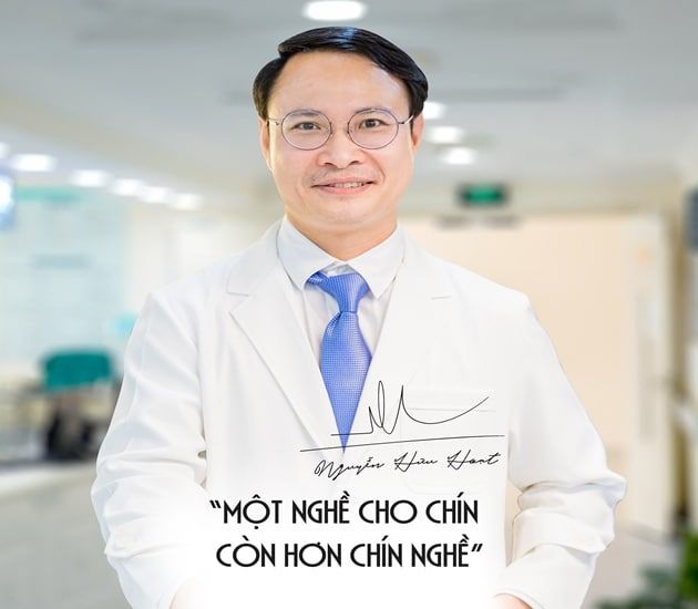 Bác sĩ Nguyễn Hữu Hoạt hiện là Giám đốc Thẩm mỹ viện Sài Gòn Star và chuyên gia hàng đầu trong lĩnh vực phẫu thuật tạo hình khuôn mặt cũng như chỉnh sửa mũi.