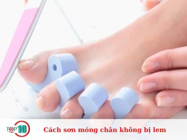 Mẹo sơn móng chân không bị lem