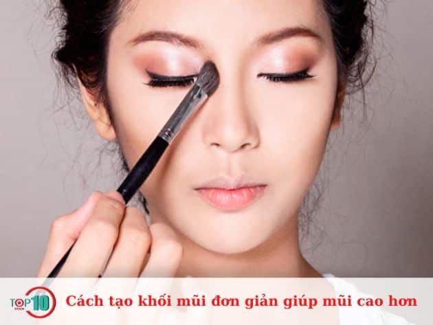 Cách tạo khối cho mũi đơn giản giúp mũi trông cao hơn