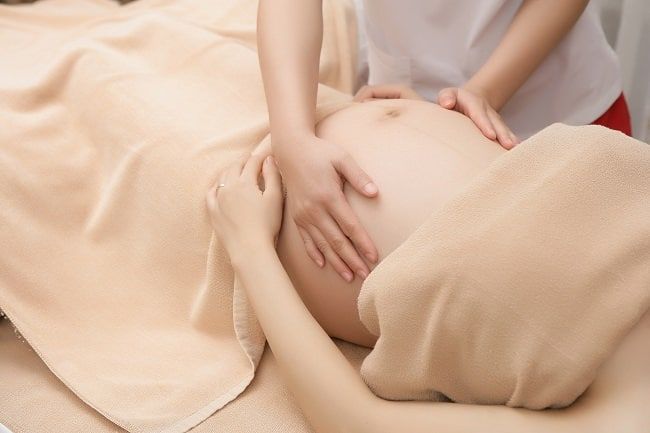 Kỹ thuật massage bụng bầu chuẩn xác