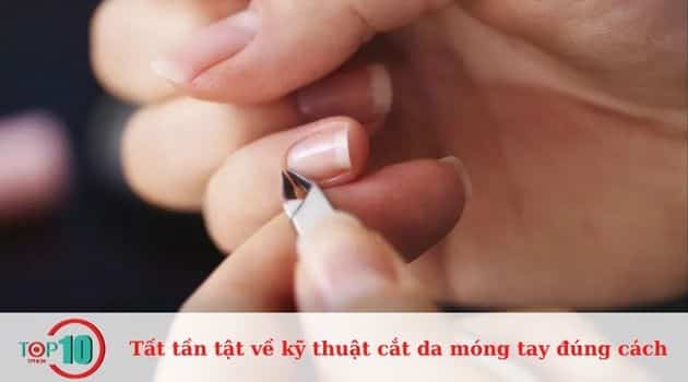 Loại bỏ da thừa quanh móng tay