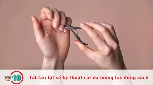 Kỹ thuật cầm kềm khi loại bỏ da tay