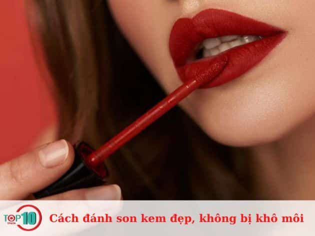 Cách đánh son kem đẹp, không bị khô môi