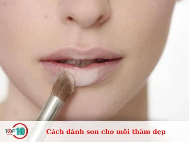 Hướng dẫn tô son cho môi thâm hiệu quả