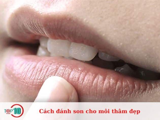 Hướng dẫn tô son cho môi thâm hiệu quả