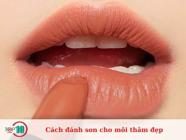 Hướng dẫn tô son cho môi thâm đạt hiệu quả tốt nhất