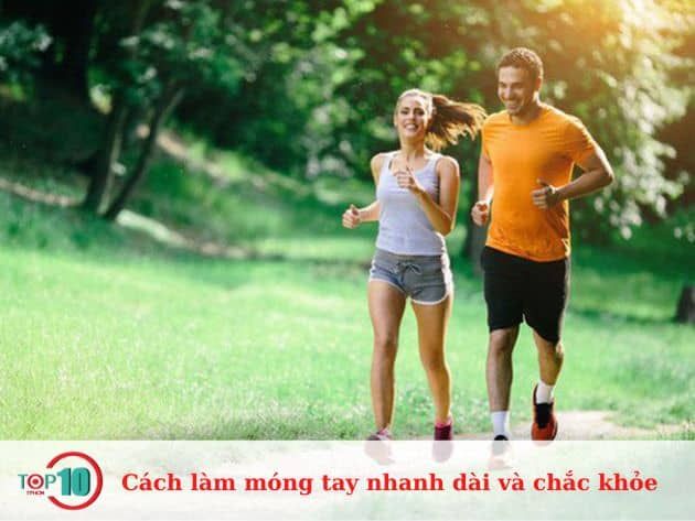 Cách để móng tay mọc nhanh dài và chắc khỏe